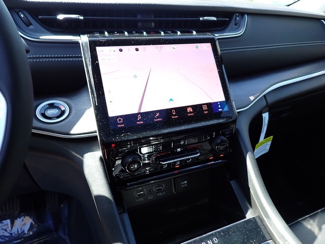 2025 Jeep Grand Cherokee Limited photo 16