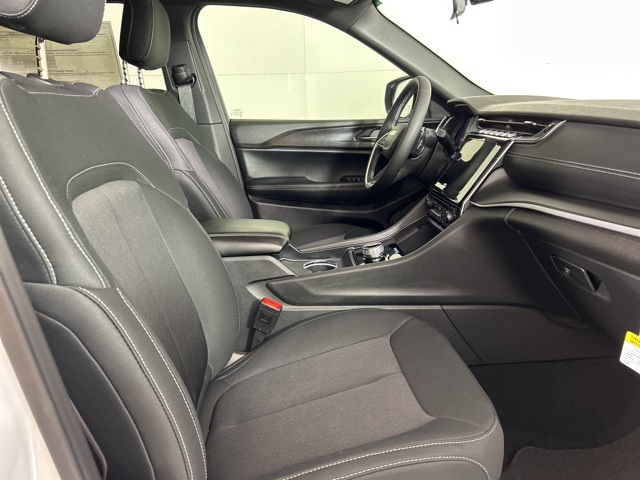 2025 Jeep Grand Cherokee Laredo Altitude photo 11