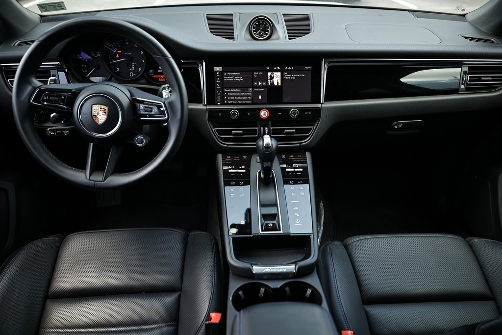 2025 Porsche Macan T photo 26