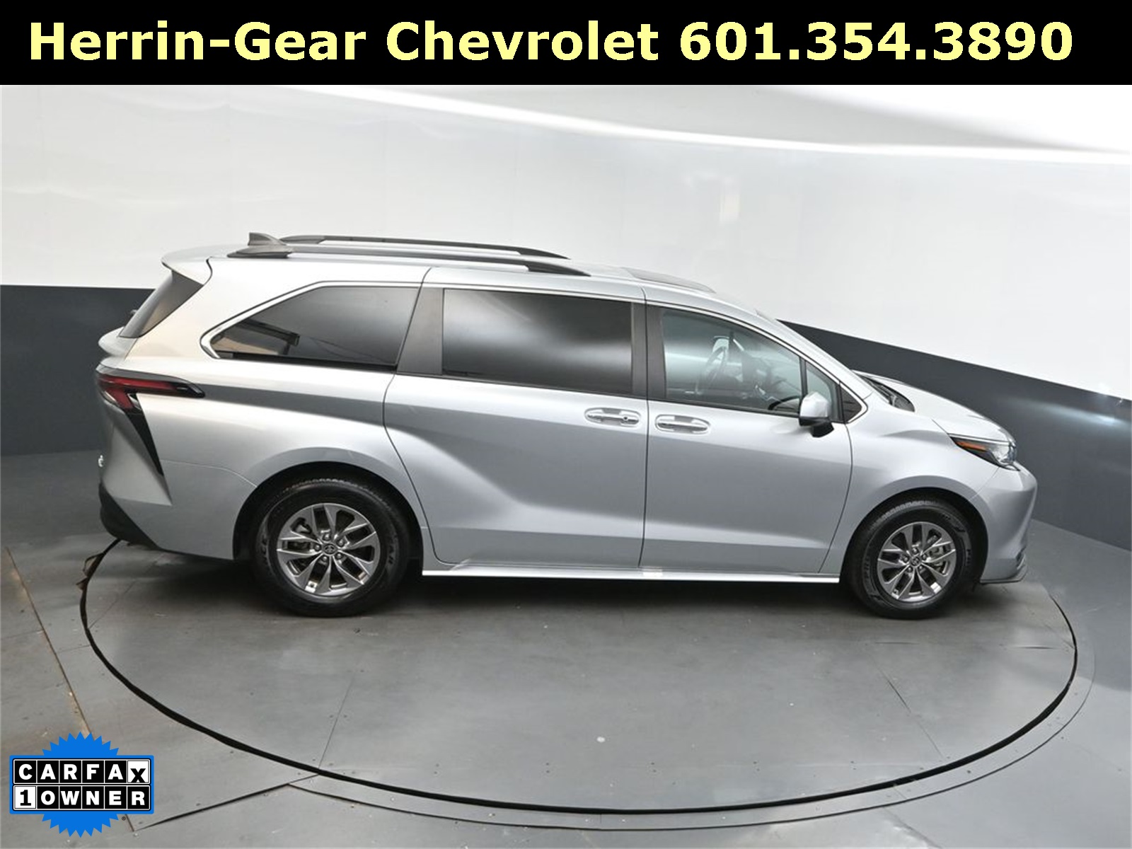 2023 Toyota Sienna XLE photo 31