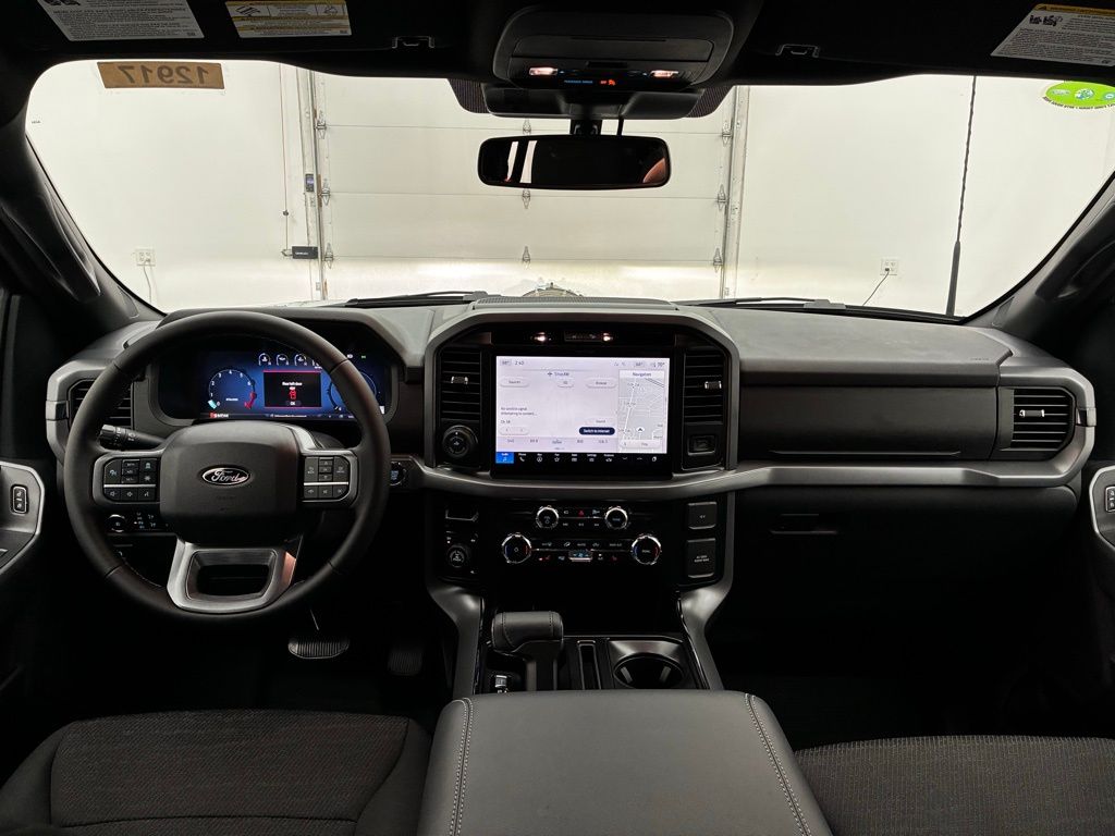 2025 Ford F-150 XLT photo 2