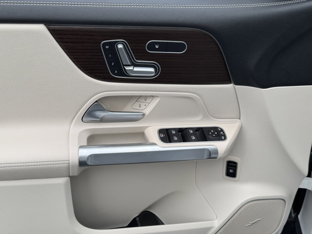 2025 Mercedes Benz EQB 300 4MATIC photo 8