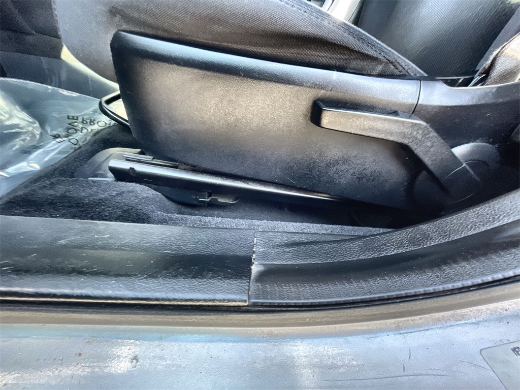 2012 Chrysler 200 LX photo 14