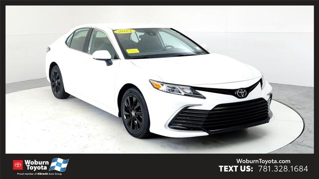2023 Toyota Camry LE's photo