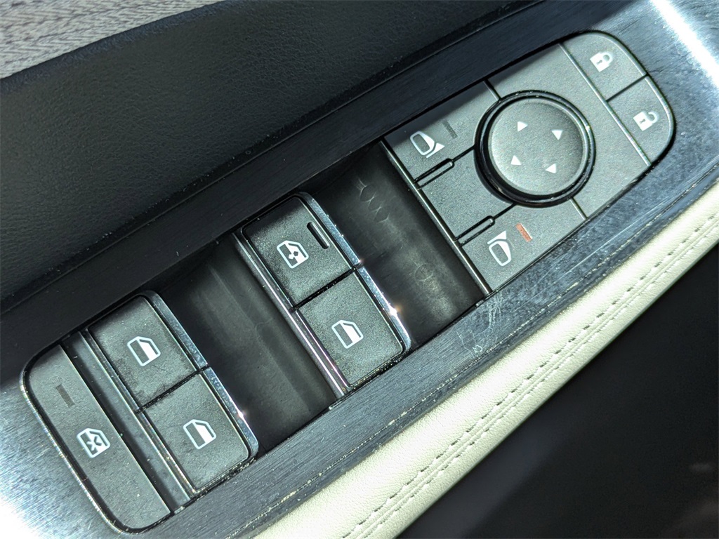 2023 Nissan Rogue SV photo 19