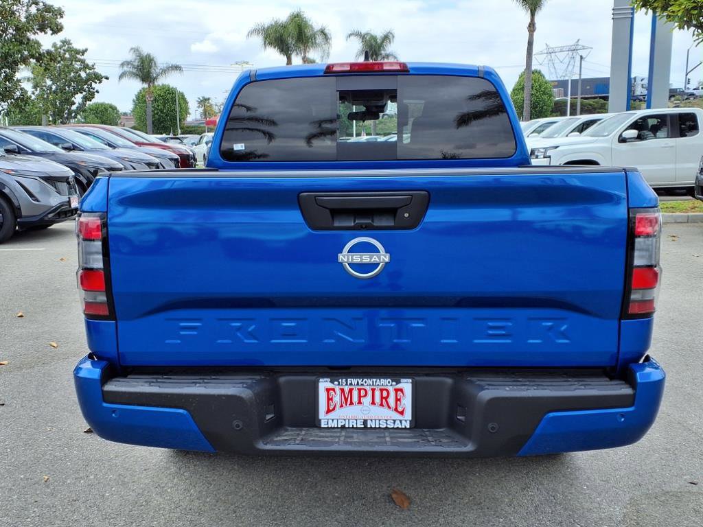 2025 Nissan Frontier Crew Cab SV photo 4