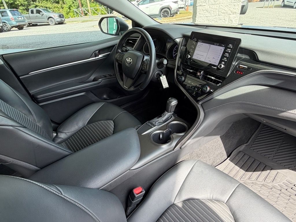2022 Toyota Camry SE photo 13