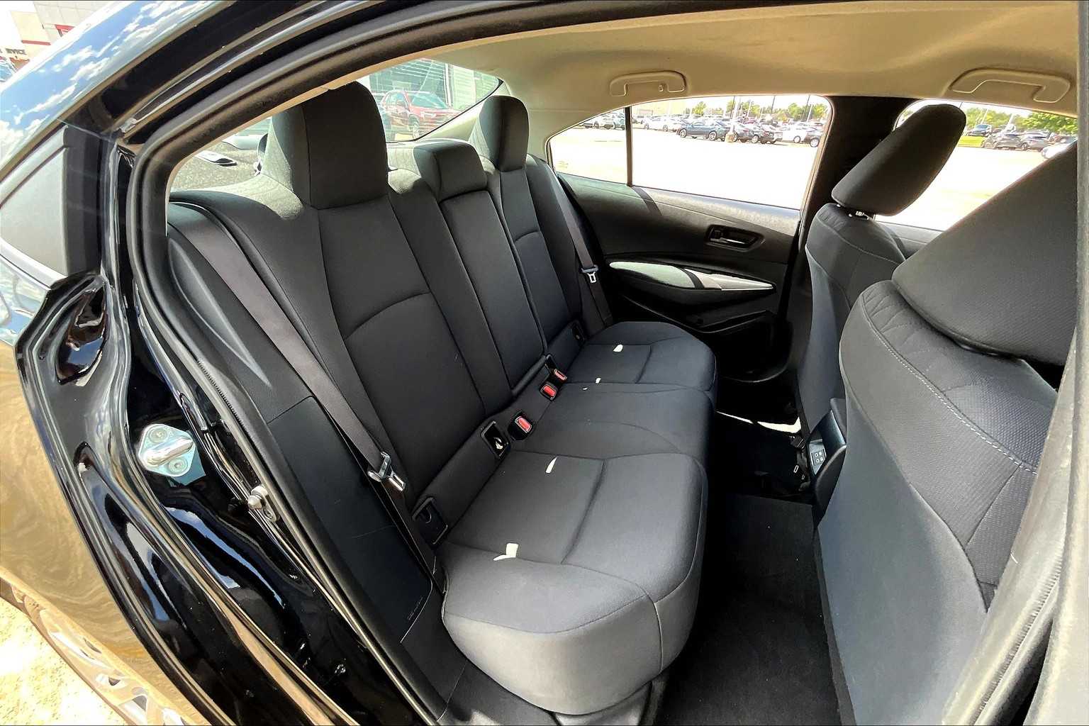2023 Toyota Corolla LE photo 19