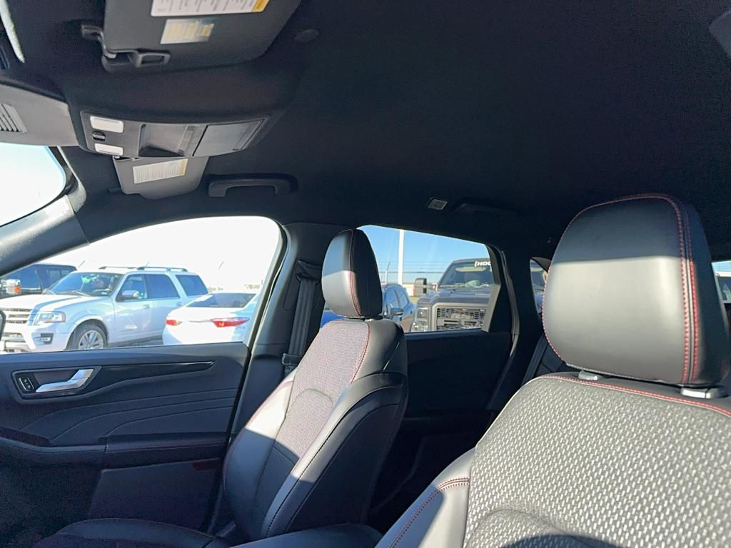 2025 Ford Escape Hybrid ST-Line photo 12