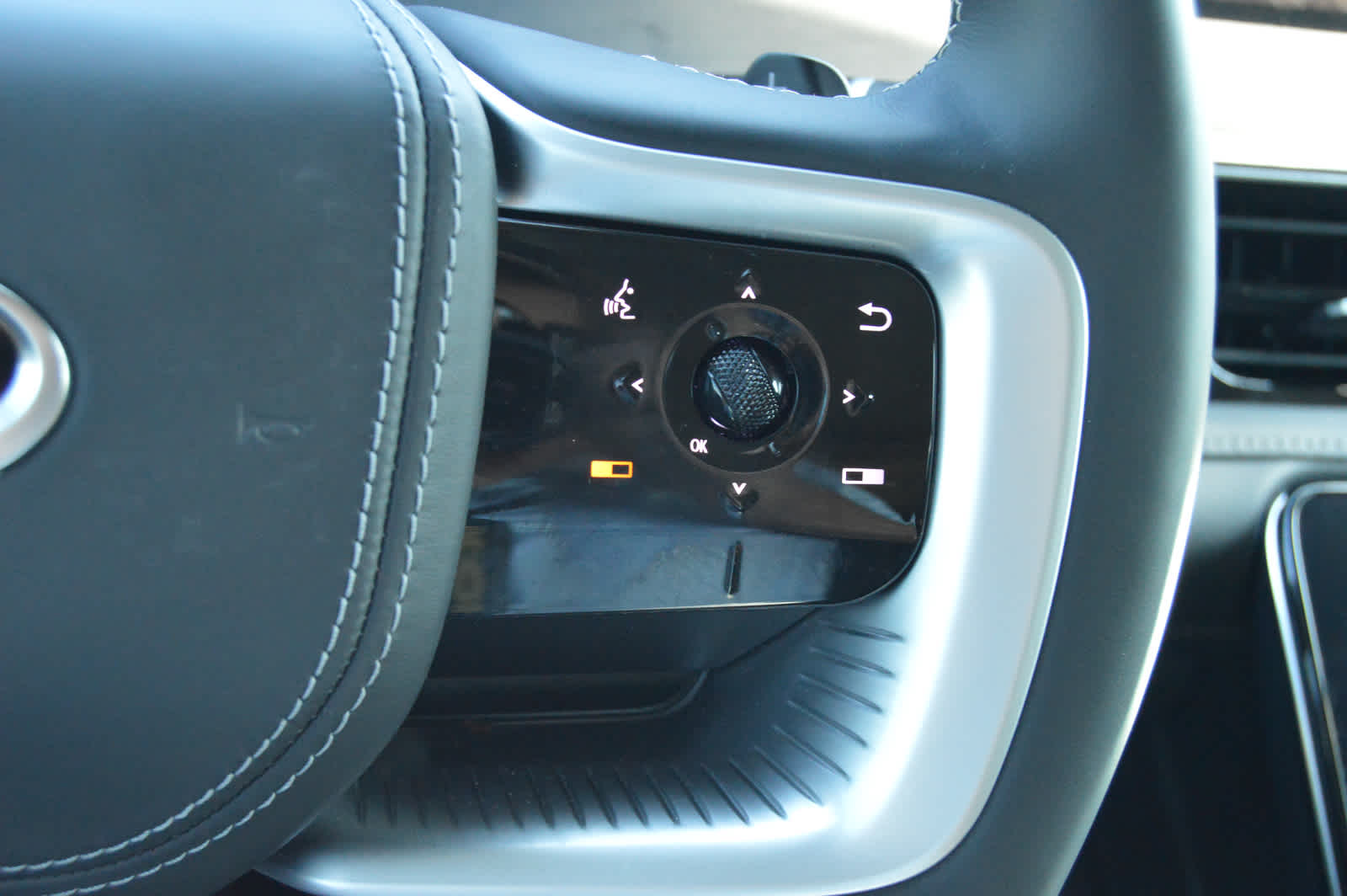 2025 INFINITI QX80 Sensory 4WD - Photo 24