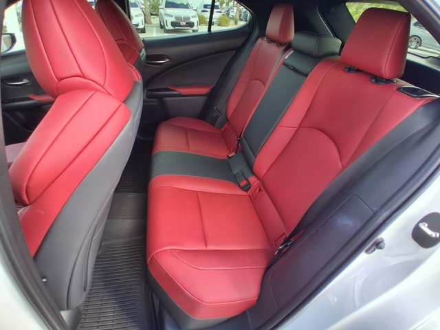 2022 Lexus UX 200 F SPORT photo 17
