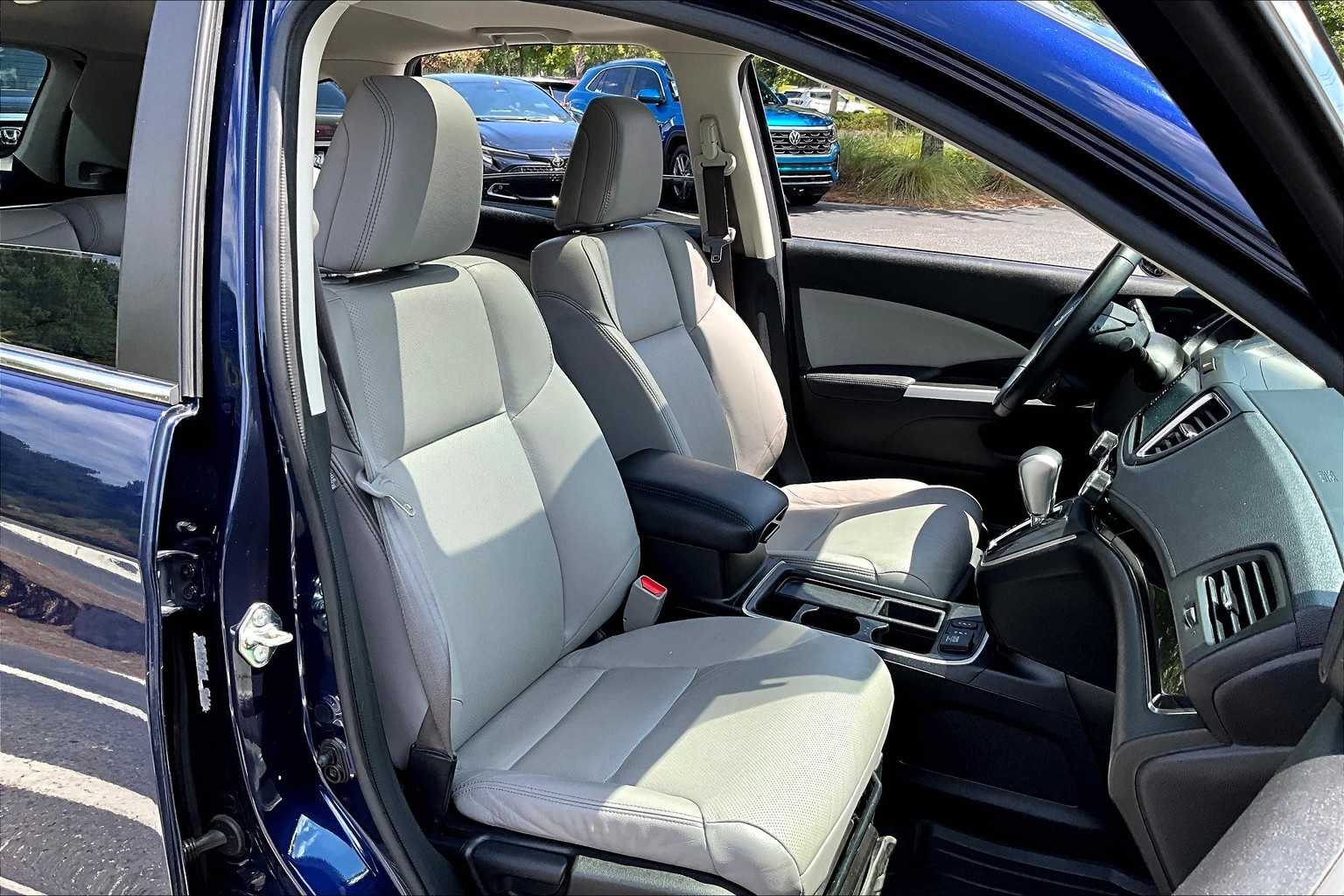 2015 Honda CR-V Touring photo 8