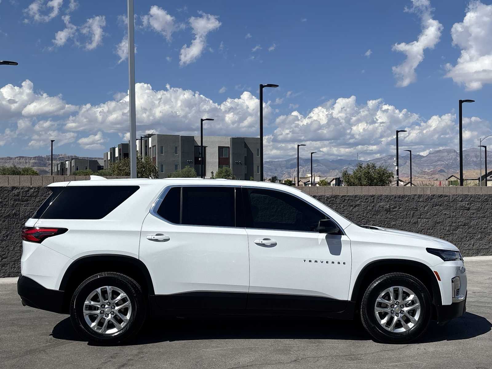 2022 Chevrolet Traverse LS photo 10