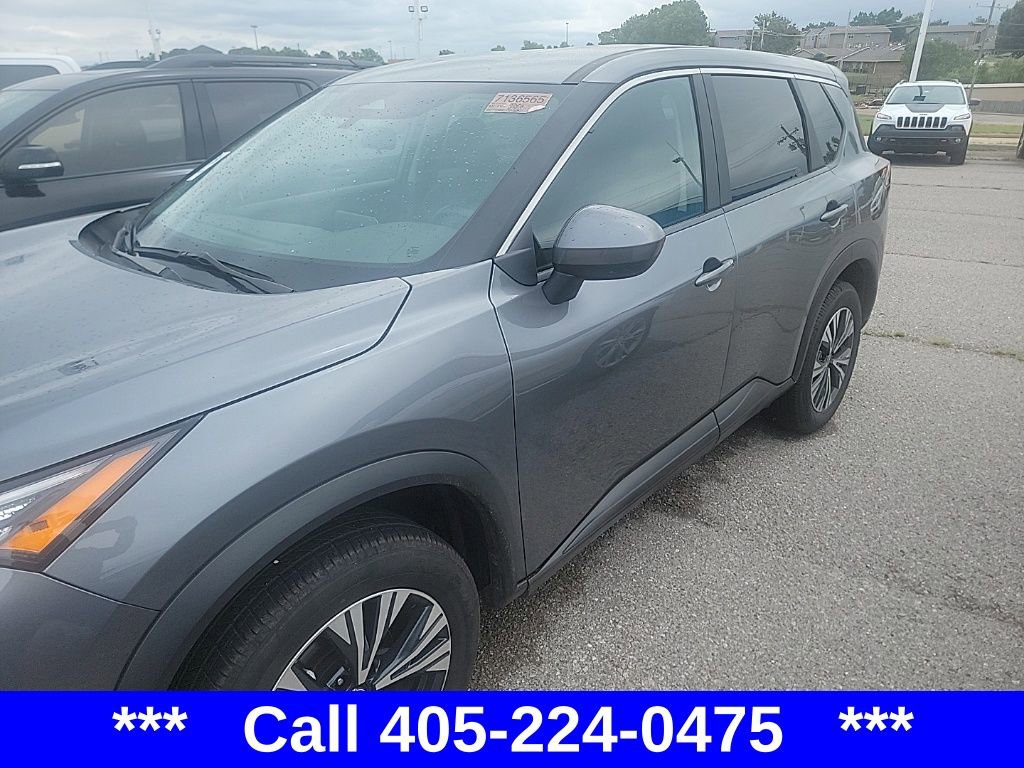 2023 Nissan Rogue SV photo 3
