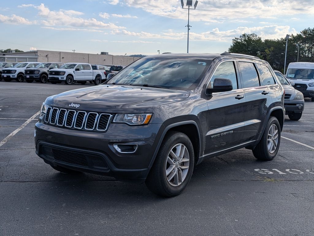 2017 Jeep Grand Cherokee Laredo photo 2