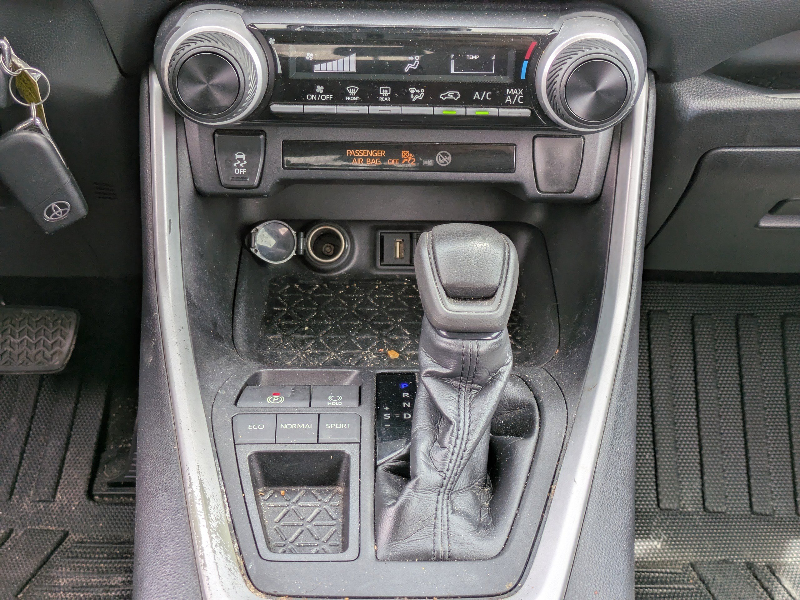 2021 Toyota RAV4 LE photo 15