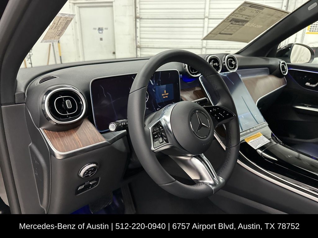 2025 Mercedes Benz GLC 300 photo 6