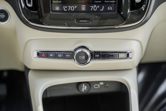 2026 Volvo XC40 AWD photo 19
