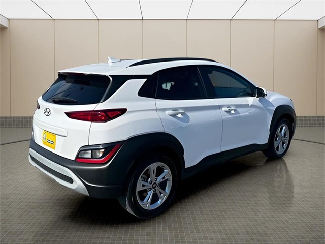 2022 Hyundai Kona SEL photo 2