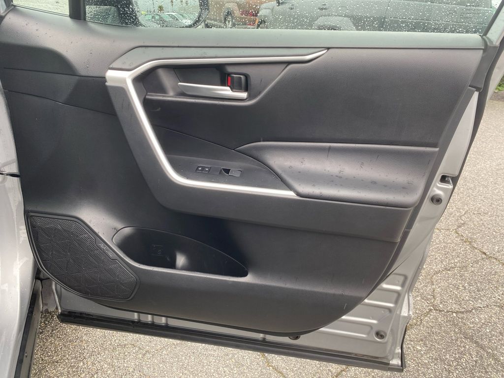 2024 Toyota RAV4 XLE photo 26