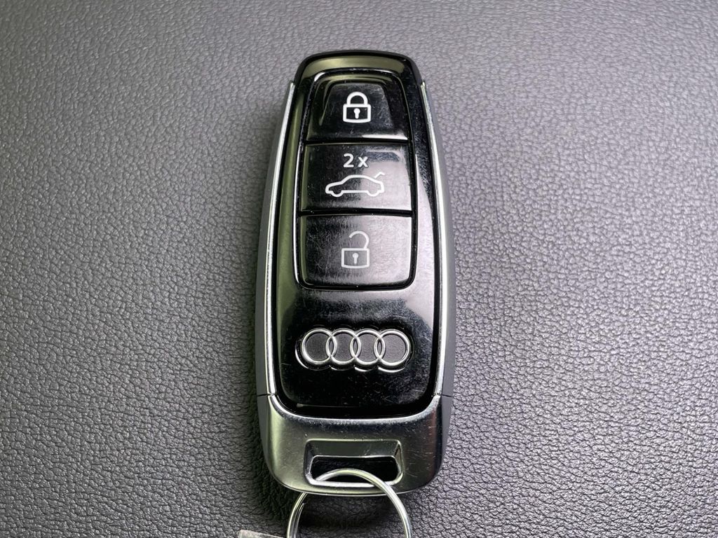 2021 Audi Q7 55 Prestige photo 39