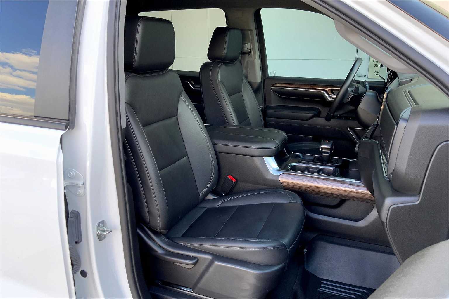 2023 Chevrolet Silverado 1500 RST photo 8