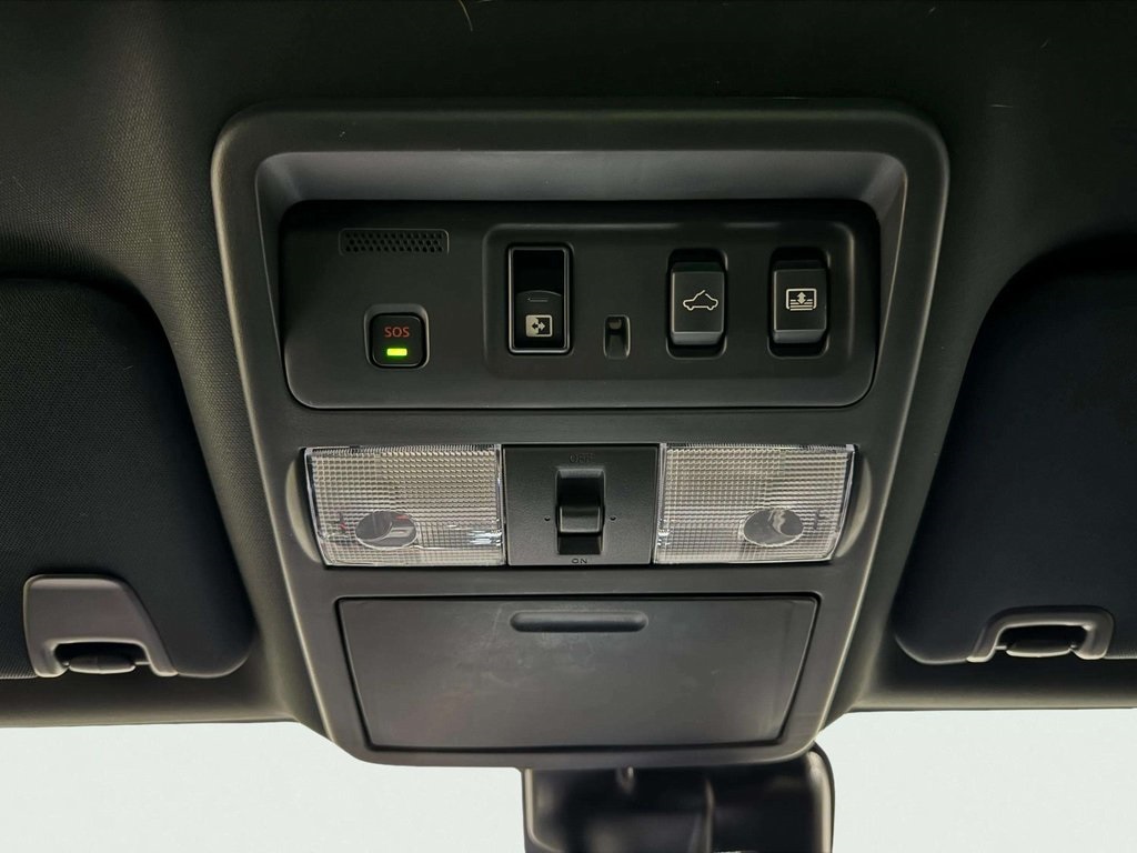 2024 Nissan Titan Crew Cab photo 23