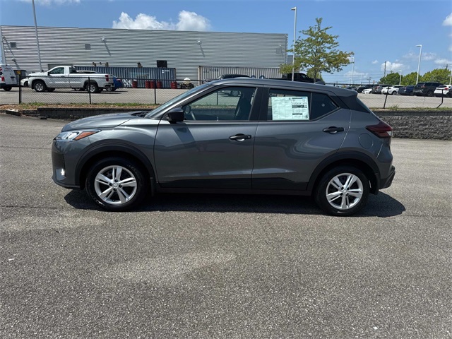 2025 Nissan Kicks Play S photo 3