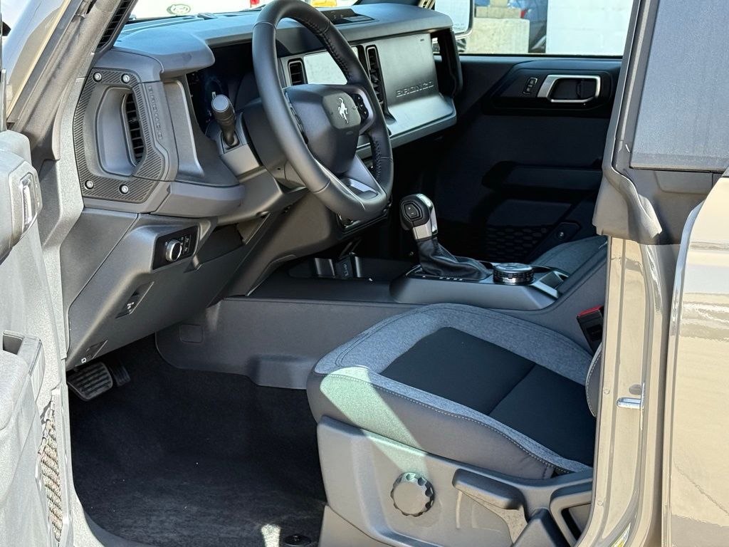 2025 Ford Bronco Big Bend photo 6