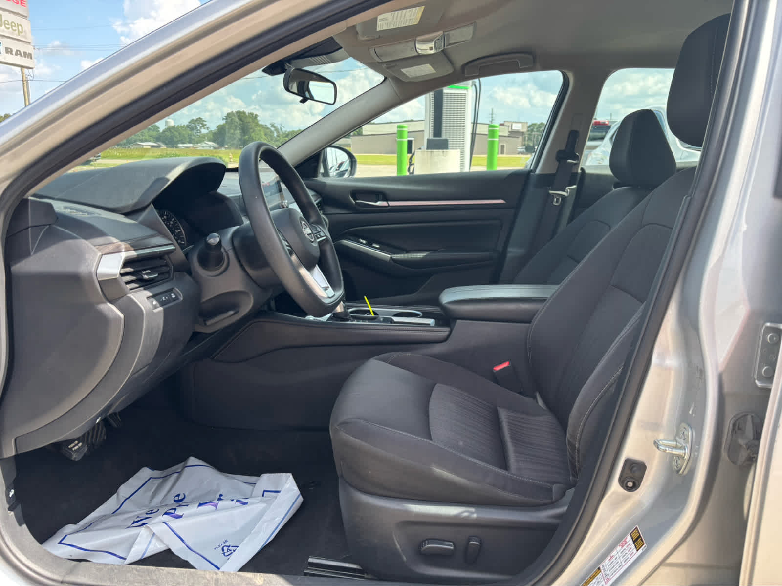 2023 Nissan Altima 2.5 SV photo 6