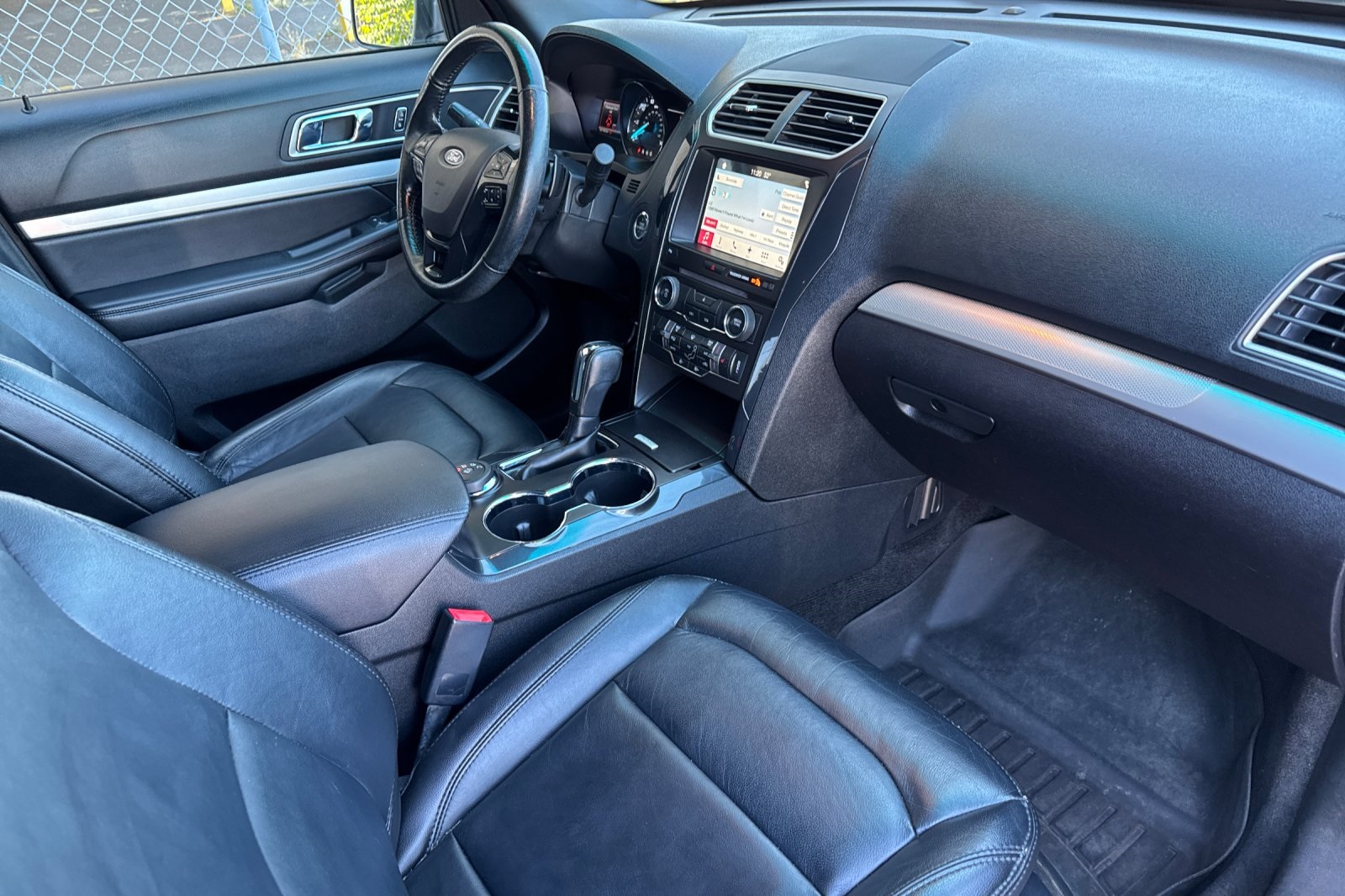 2017 Ford Explorer XLT photo 15