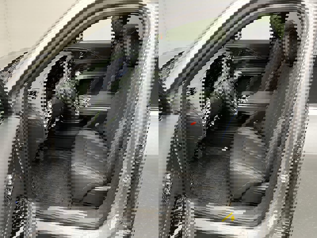 2024 Cadillac Lyriq Luxury photo 3