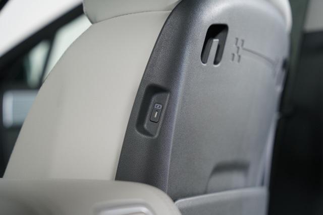 2025 Hyundai Santa Fe SEL photo 3