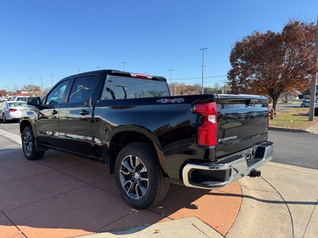 2023 Chevrolet Silverado 1500 LT photo 3