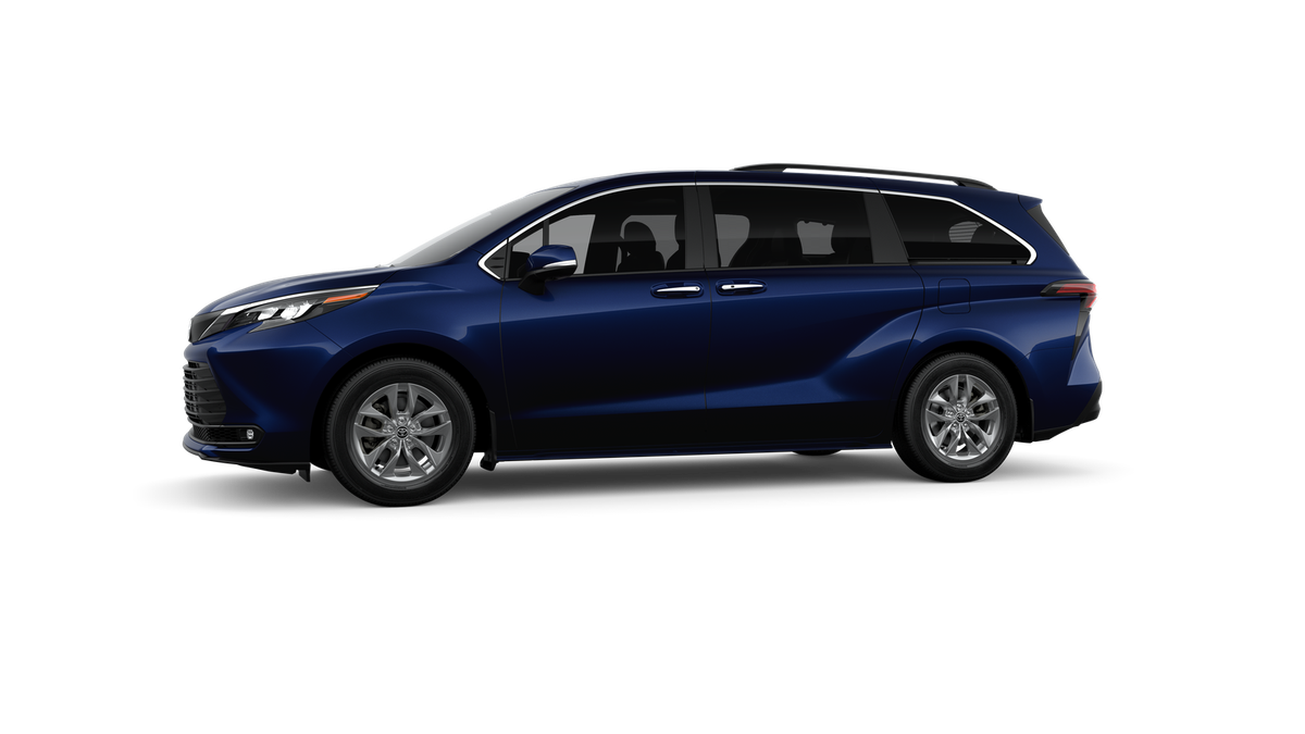 2026 Toyota Sienna XLE's photo