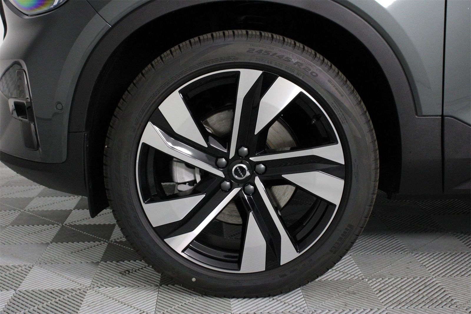 2026 Volvo XC40 photo 8