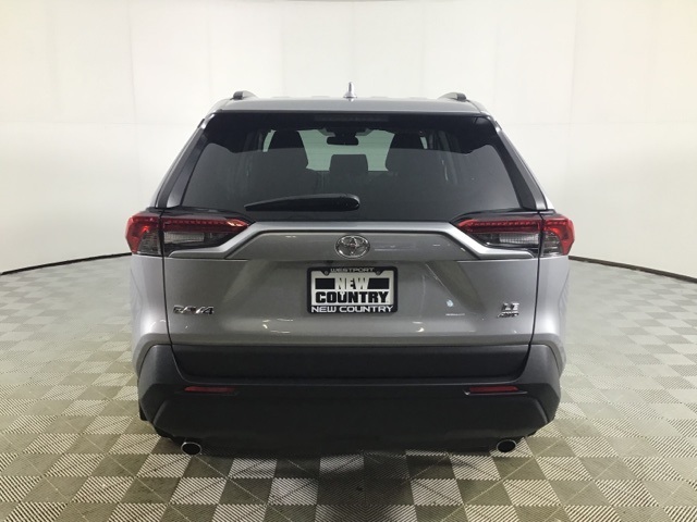 2021 Toyota RAV4 LE photo 6