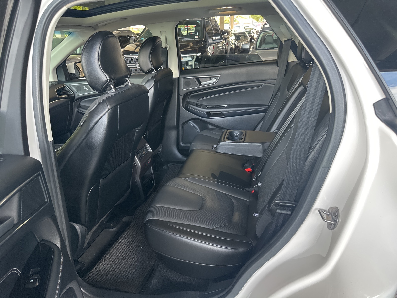 2017 Ford Edge Titanium photo 4