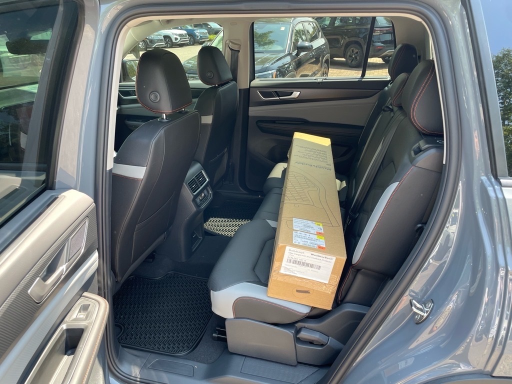 2025 Volkswagen Atlas Peak Edition SE photo 14