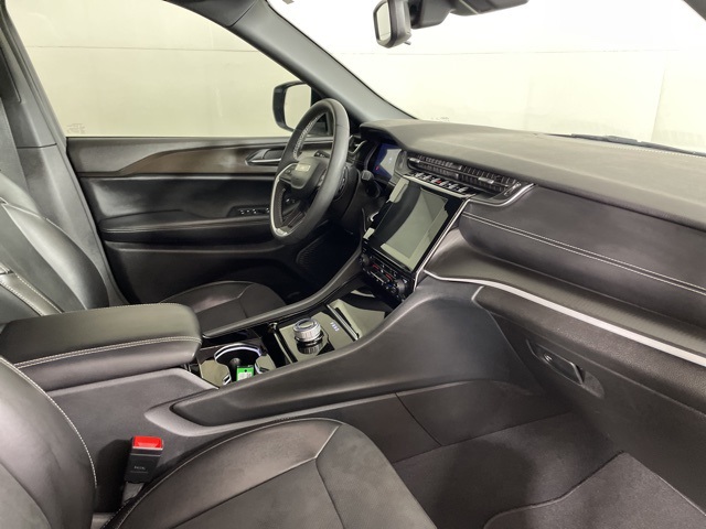 2023 Jeep Grand Cherokee Laredo Altitude photo 13