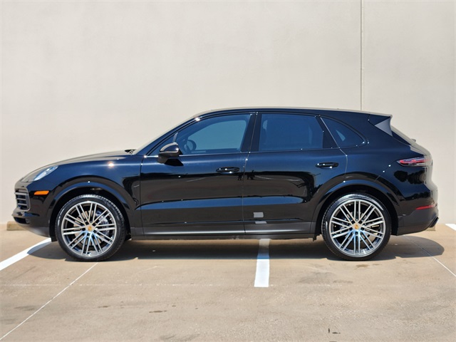 2023 Porsche Cayenne Platinum Edition photo 2