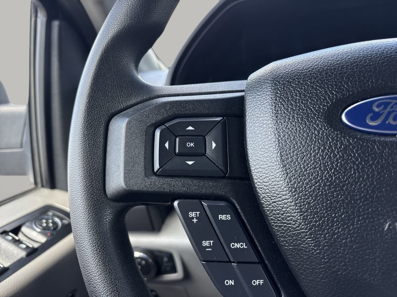 2016 Ford F-150 XLT photo 24