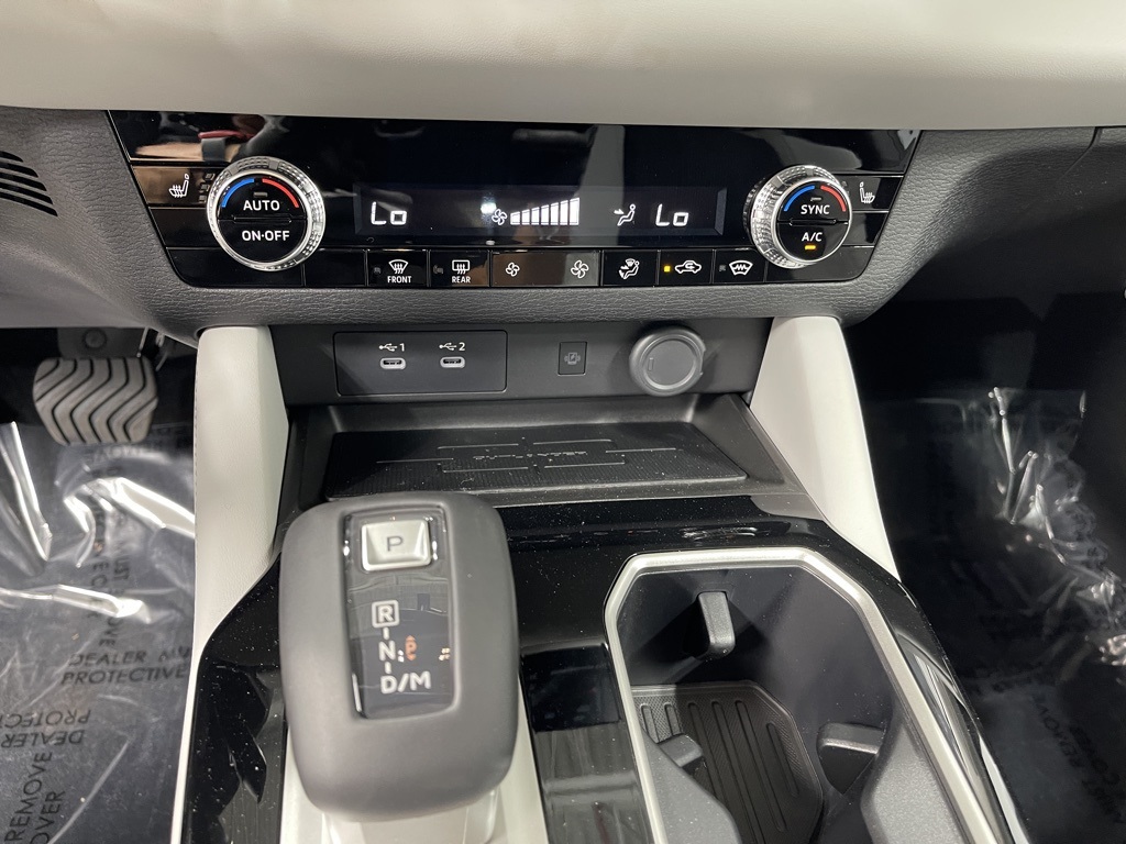 2025 Mitsubishi Outlander SE photo 12