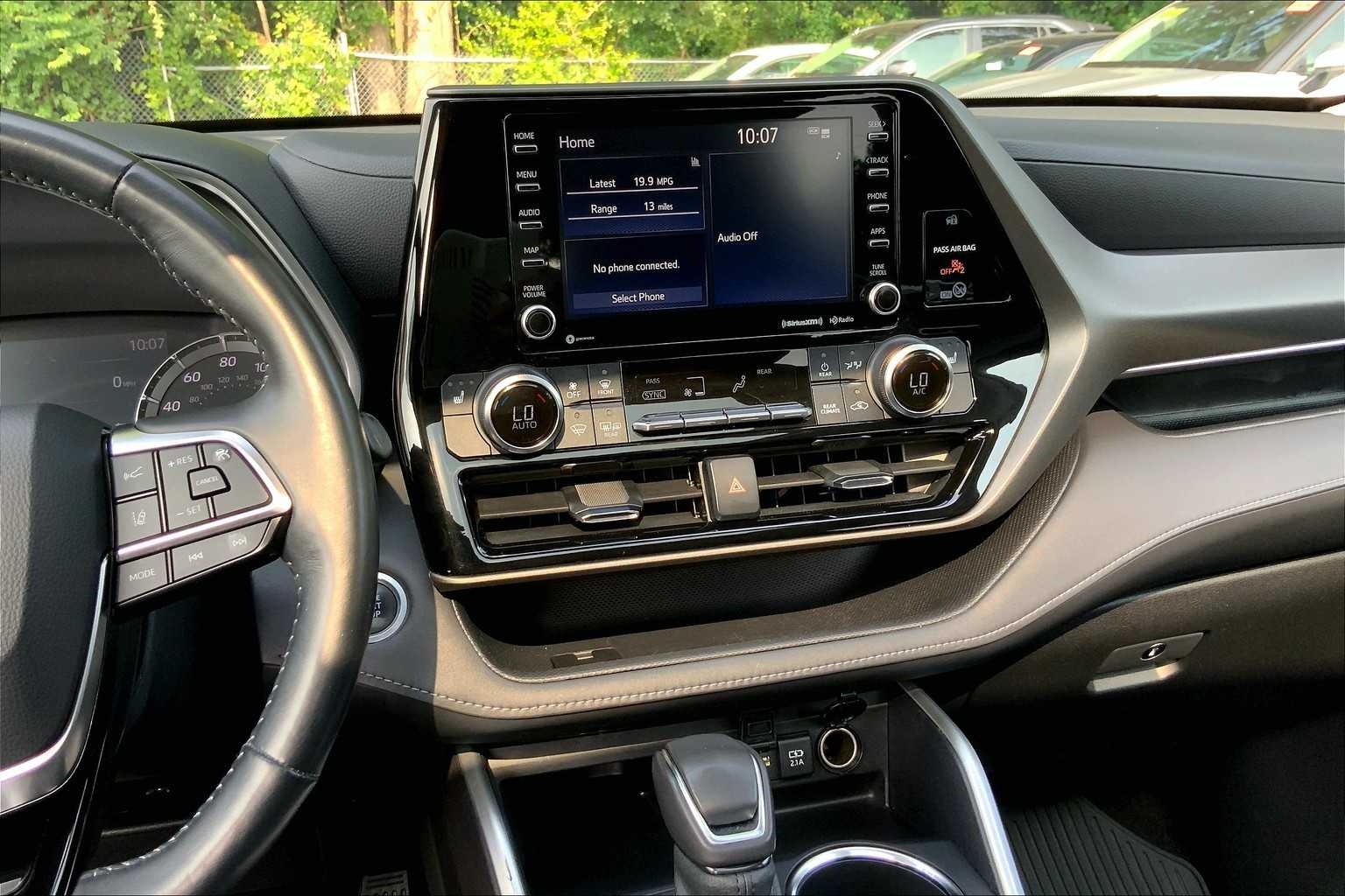 2021 Toyota Highlander XLE photo 6