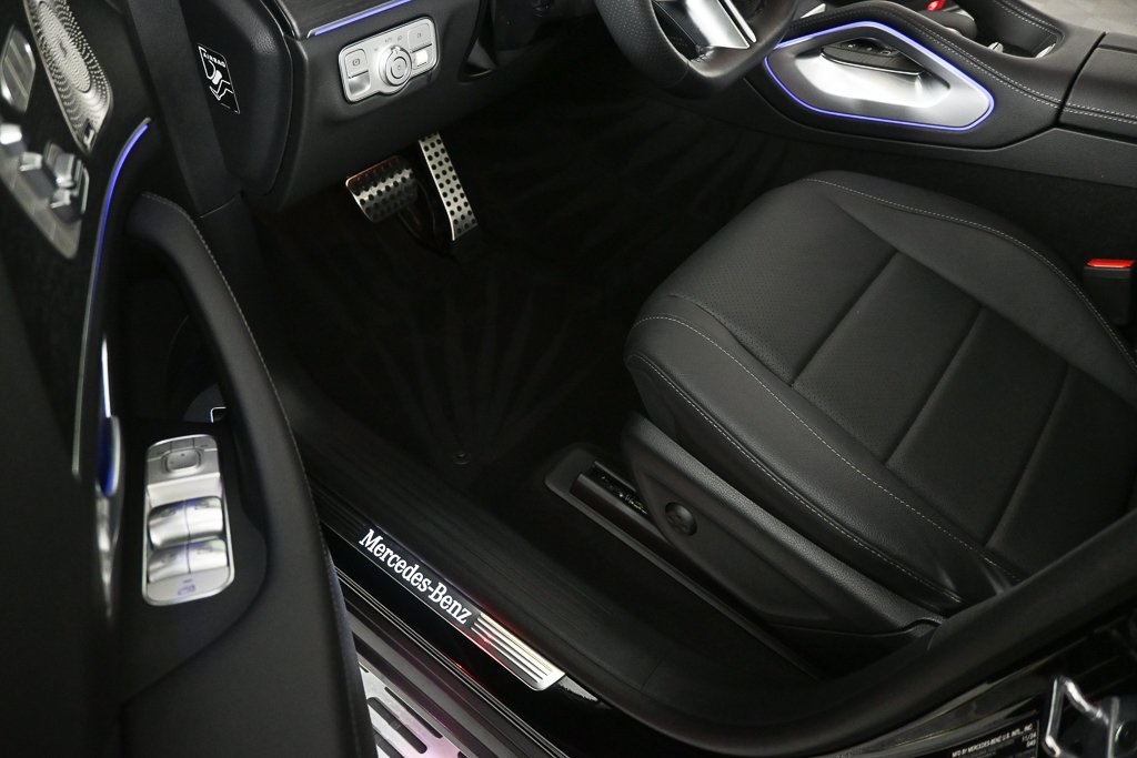 2025 Mercedes Benz GLS 450 4MATIC photo 4
