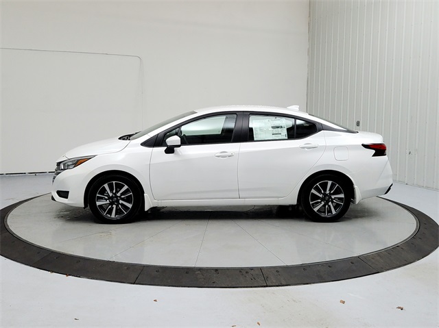 2025 Nissan Versa 1.6 SV photo 3