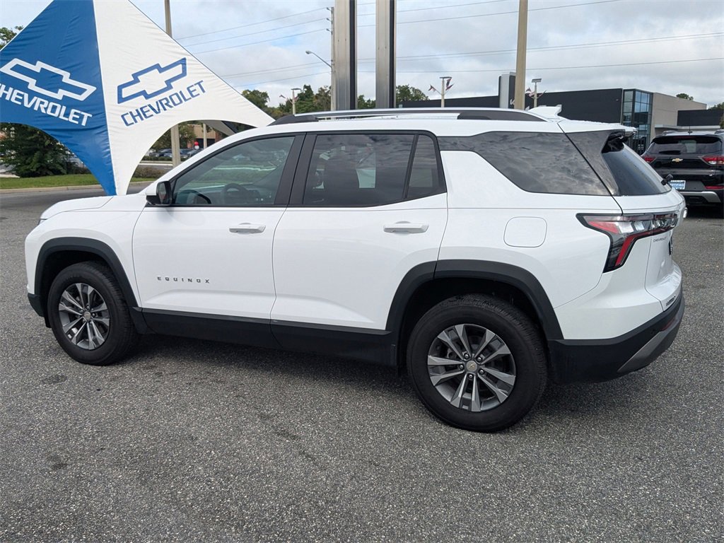 2025 Chevrolet Equinox LT photo 2
