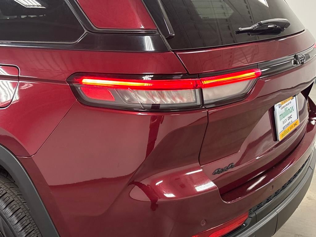 2023 Jeep Grand Cherokee Altitude photo 9