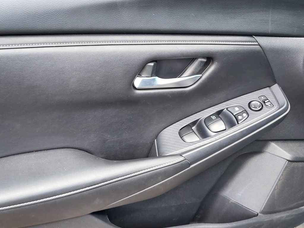 2024 Nissan Sentra SV photo 17