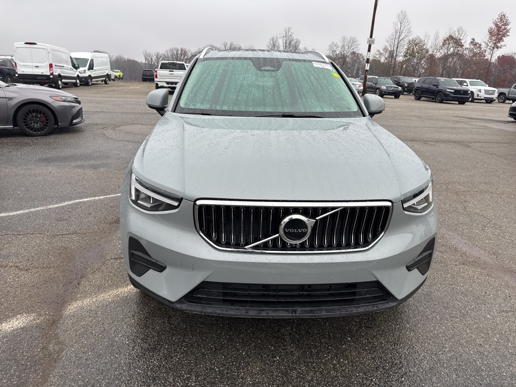 2025 Volvo XC40 Core photo 4